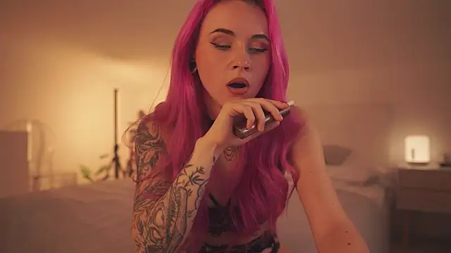 Snapshot of Sarah_Pink chatting on February 7, 2025, 5:18 pm Sarah Pink online show from February 7, 2025, 5:18 pm