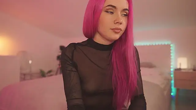 Snapshot of Sarah_Pink chatting on January 18, 2025, 5:26 pm Sarah Pink online show from January 18, 2025, 5:26 pm