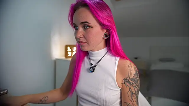 Snapshot of Sarah_Pink chatting on September 27, 2025, 6:36 pm Sarah Pink online show from September 27, 2025, 6:36 pm