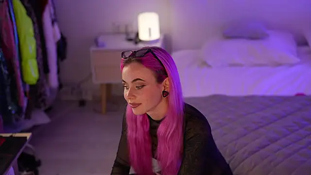 Snapshot of Sarah_Pink chatting on March 2, 2025, 5:20 pm Sarah Pink online show from March 2, 2025, 5:20 pm