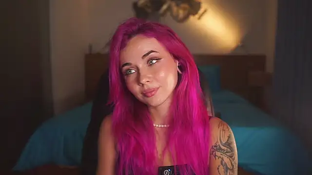 Sarah Pink online show from April 12, 2026, 2:09 pm