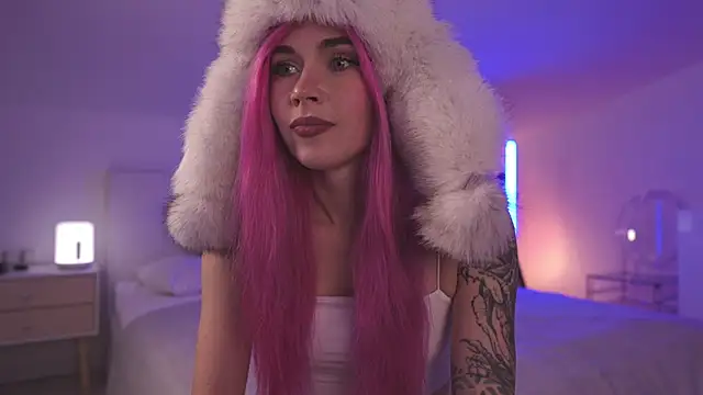 Snapshot of Sarah_Pink chatting on February 23, 2025, 5:29 pm Sarah Pink online show from February 23, 2025, 5:29 pm