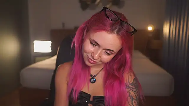 Sarah Pink online show from May 15, 2026, 1:53 pm