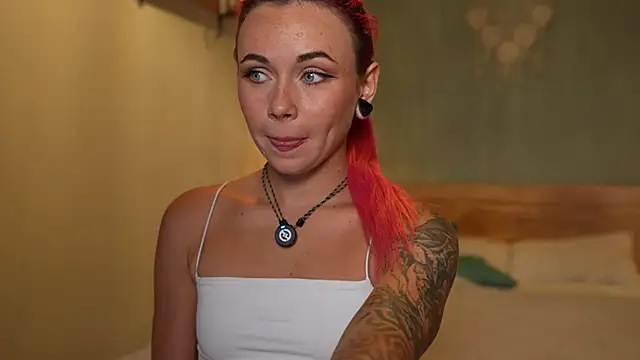 Snapshot of Sarah_Pink chatting on November 15, 2025, 12:53 pm Sarah Pink online show from November 15, 2025, 12:53 pm