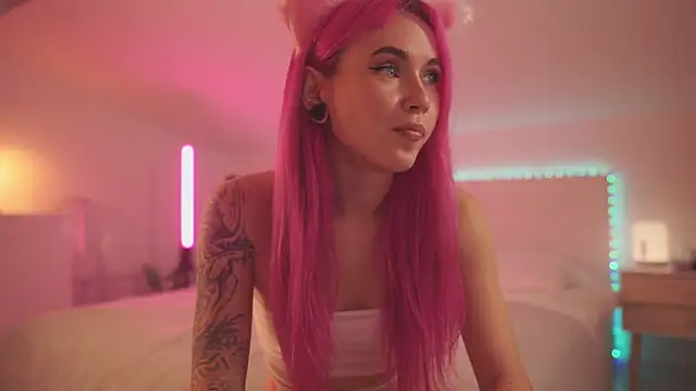 Snapshot of Sarah_Pink chatting on January 24, 2025, 5:11 pm Sarah Pink online show from January 24, 2025, 5:11 pm