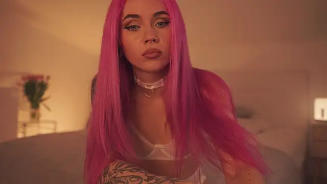 Snapshot of Sarah_Pink chatting on February 15, 2025, 5:39 pm Sarah Pink online show from February 15, 2025, 5:39 pm