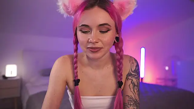 Snapshot of Sarah_Pink chatting on March 9, 2025, 5:28 pm Sarah Pink online show from March 9, 2025, 5:28 pm