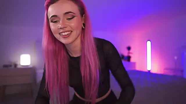 Snapshot of Sarah_Pink chatting on March 16, 2025, 5:28 pm Sarah Pink online show from March 16, 2025, 5:28 pm