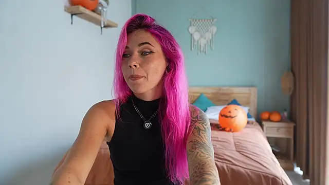 Snapshot of Sarah_Pink chatting on October 30, 2025, 12:42 am Sarah Pink online show from October 30, 2025, 12:42 am