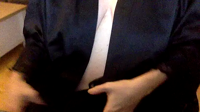 Snapshot of ElizabethArden42- chatting on February 4, 2026, 10:27 pm ElizabethArden42- online show from February 4, 2026, 10:27 pm