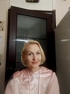 Snapshot of MichelleSolis chatting on February 3, 2026, 7:52 pm MichelleSolis online show from February 3, 2026, 7:52 pm