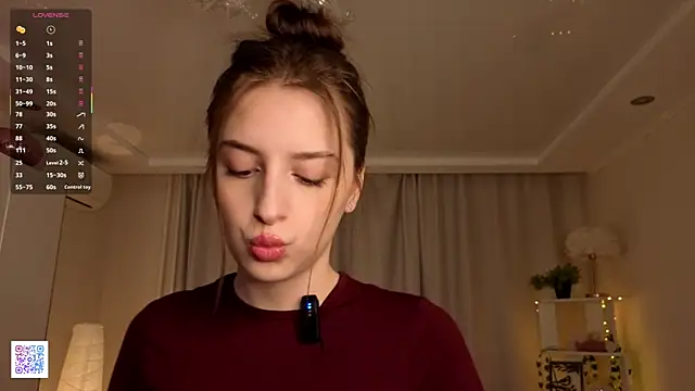 LeanneDinkle online show from April 4, 2026, 4:08 am