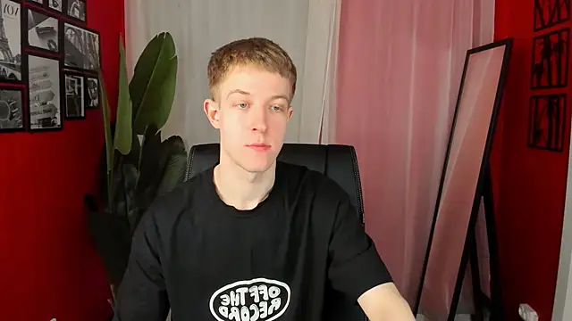 Snapshot of Dylan_Norton chatting on April 21, 2026, 10:33 am Dylan Norton online show from April 21, 2026, 10:33 am