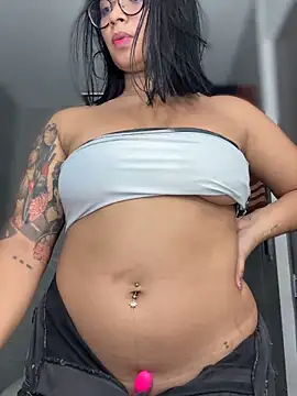 Snapshot of Allegra-Fiore chatting on February 28, 2026, 10:53 pm Allegra-Fiore online show from February 28, 2026, 10:53 pm