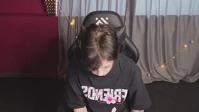 Snapshot of Svenaa_Kopnie chatting on February 6, 2026, 2:40 am Svenaa Kopnie online show from February 6, 2026, 2:40 am