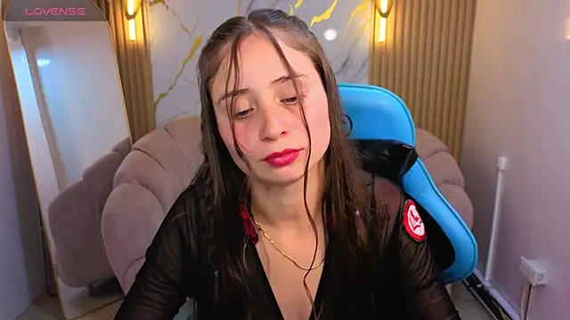 Snapshot of Ariana18_b chatting on April 28, 2026, 1:15 pm Ariana18 b online show from April 28, 2026, 1:15 pm