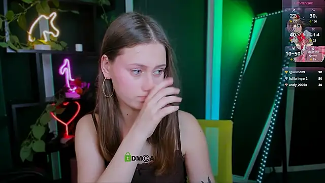 arianaa cat online show from May 4, 2026, 9:28 pm