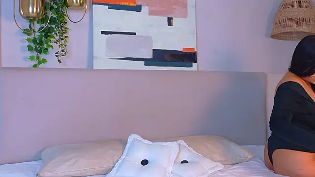 Snapshot of VioletBloomm chatting on February 3, 2026, 11:59 am VioletBloomm online show from February 3, 2026, 11:59 am