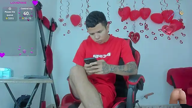 Snapshot of Steven_and_Camilo18 chatting on February 20, 2026, 11:45 am Steven and Camilo18 online show from February 20, 2026, 11:45 am