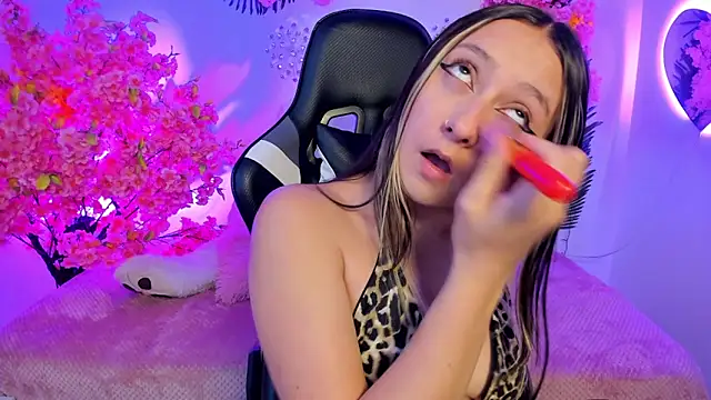 Giselle Laurens  online show from May 23, 2026, 8:41 pm