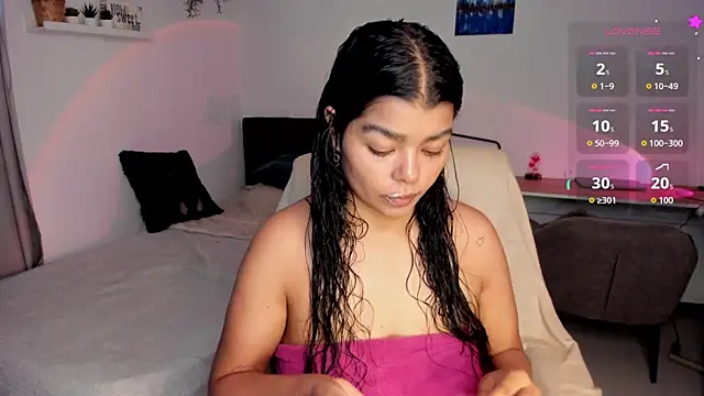 Snapshot of moonhelen chatting on August 1, 2026, 10:30 pm moonhelen online show from August 1, 2026, 10:30 pm
