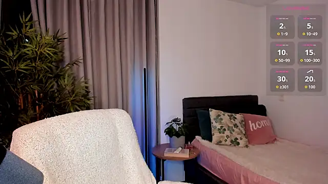 Snapshot of moonhelen chatting on February 16, 2026, 11:35 pm moonhelen online show from February 16, 2026, 11:35 pm