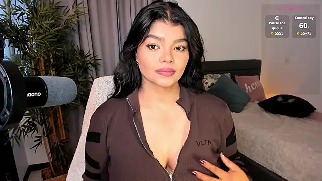 Snapshot of moonhelen chatting on March 2, 2026, 11:11 pm moonhelen online show from March 2, 2026, 11:11 pm