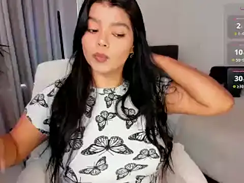 Snapshot of moonhelen chatting on February 4, 2026, 6:58 pm moonhelen online show from February 4, 2026, 6:58 pm