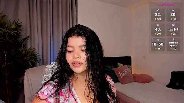 Snapshot of moonhelen chatting on February 13, 2026, 12:10 am moonhelen online show from February 13, 2026, 12:10 am