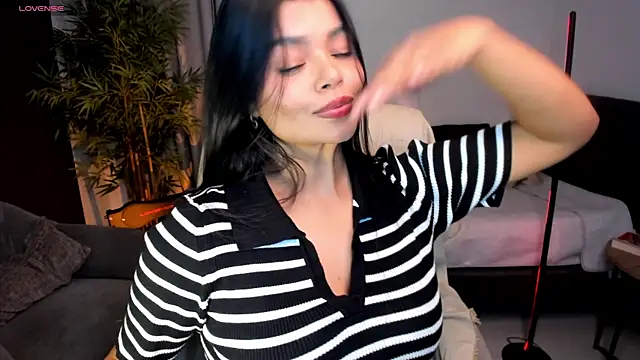 moonhelen online show from June 15, 2026, 3:07 am
