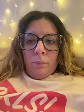 Snapshot of JasmineGlow7 chatting on June 3, 2026, 9:52 pm JasmineGlow7 online show from June 3, 2026, 9:52 pm