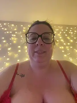 Snapshot of JasmineGlow7 chatting on May 14, 2026, 9:34 pm JasmineGlow7 online show from May 14, 2026, 9:34 pm