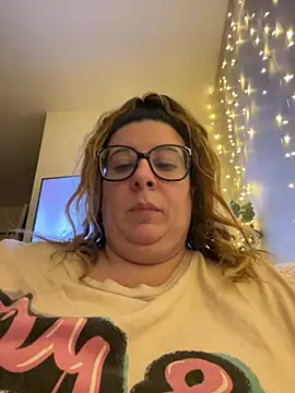 Snapshot of JasmineGlow7 chatting on May 17, 2026, 9:48 pm JasmineGlow7 online show from May 17, 2026, 9:48 pm