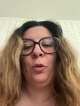 Snapshot of JasmineGlow7 chatting on May 30, 2026, 10:54 am JasmineGlow7 online show from May 30, 2026, 10:54 am