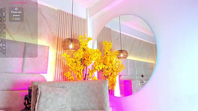 EmmaLovve online show from April 6, 2026, 2:29 am