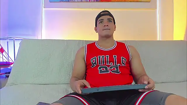 jhon nicolas online show from April 8, 2026, 12:12 am