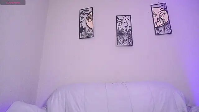 loveegirll1 online show from March 29, 2026, 5:09 am