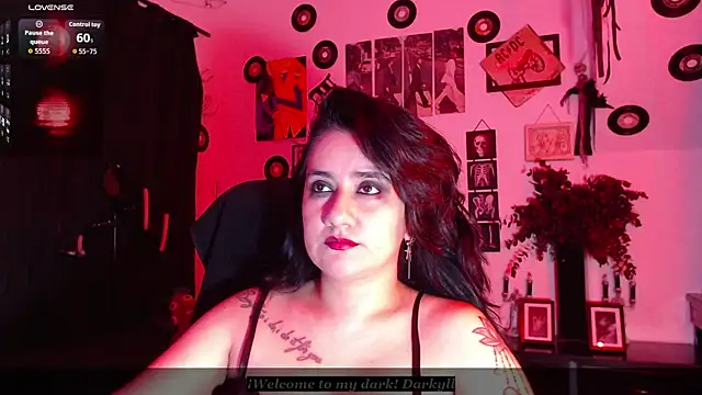 Snapshot of Darkyll33 chatting on June 16, 2026, 5:29 am Darkyll33 online show from June 16, 2026, 5:29 am