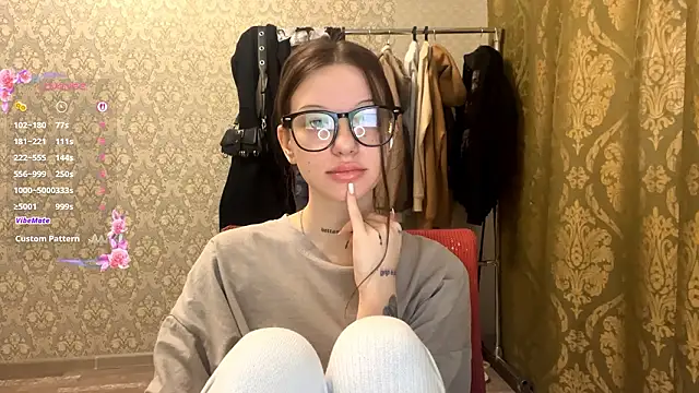 Snapshot of LumPetal chatting on February 12, 2026, 5:18 am LumPetal online show from February 12, 2026, 5:18 am