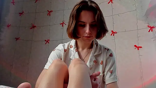 Snapshot of VelvetCaress chatting on February 9, 2026, 9:29 am VelvetCaress online show from February 9, 2026, 9:29 am