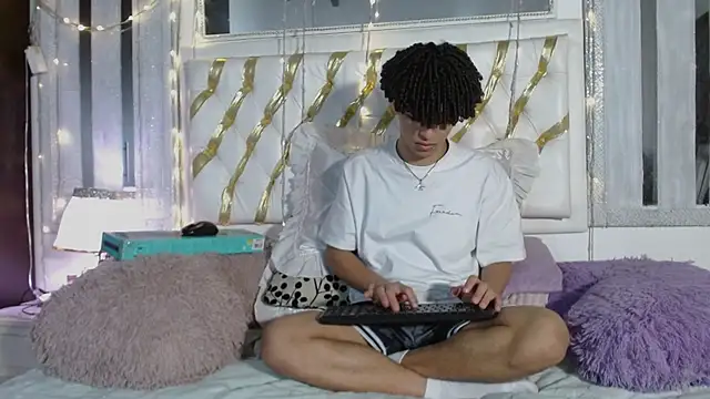 ian smith  online show from February 9, 2026, 11:52 am