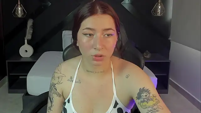 charlottee27  online show from February 28, 2026, 7:46 pm