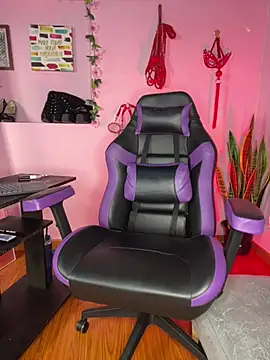 kenia thompsom01 online show from April 15, 2026, 11:49 am