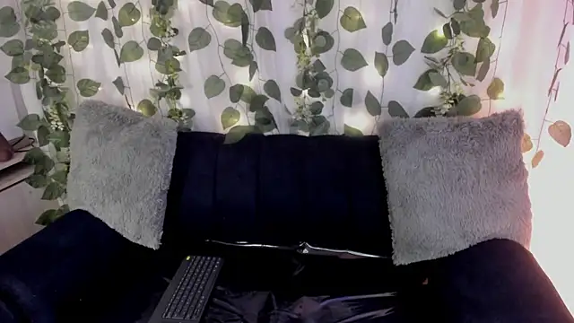 Snapshot of chloe_petite2 chatting on April 30, 2026, 12:01 pm chloe petite2 online show from April 30, 2026, 12:01 pm