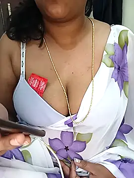 Snapshot of Chinnima143 chatting on February 16, 2026, 7:18 am Chinnima143 online show from February 16, 2026, 7:18 am