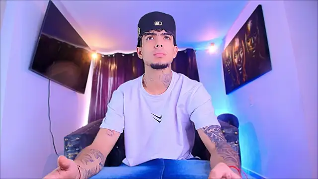 Snapshot of miguel_aguirre_ chatting on February 9, 2026, 12:36 pm miguel aguirre online show from February 9, 2026, 12:36 pm