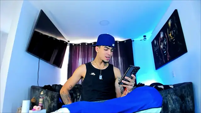 Snapshot of miguel_aguirre_ chatting on February 5, 2026, 1:07 pm miguel aguirre online show from February 5, 2026, 1:07 pm