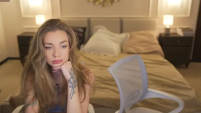 Snapshot of Zlata_Sky chatting on November 3, 2025, 7:50 pm Zlata Sky online show from November 3, 2025, 7:50 pm