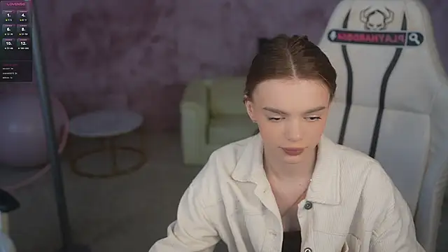 Snapshot of Zlata_Sky chatting on May 18, 2026, 6:56 pm Zlata Sky online show from May 18, 2026, 6:56 pm