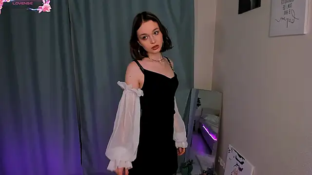 Snapshot of LillianPerry chatting on February 15, 2026, 8:19 pm LillianPerry online show from February 15, 2026, 8:19 pm